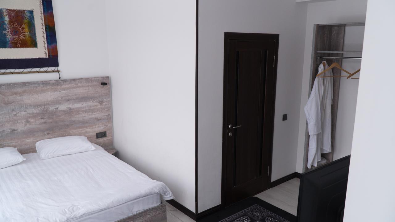 Home Guest Residence Бішкек Екстер'єр фото